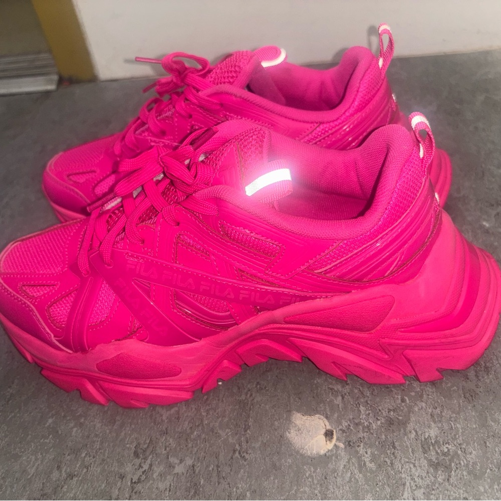 Fila Women's Bright Pink Sneakers